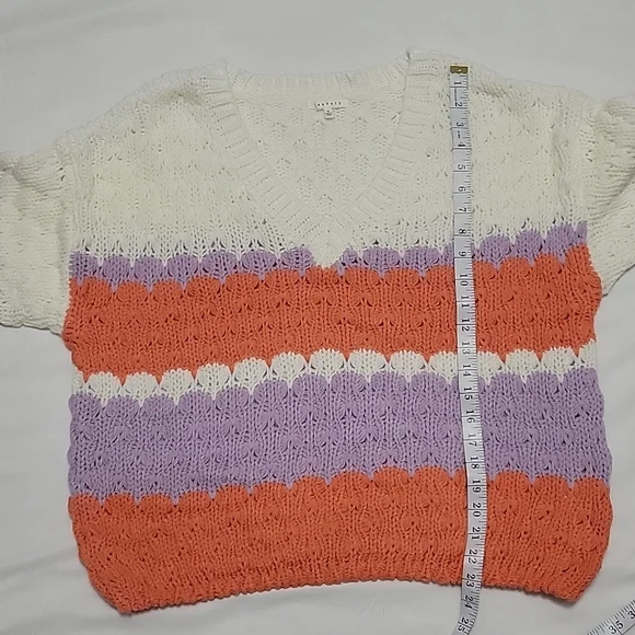 Baevely Sweater, Medium - Picture 5 of 10